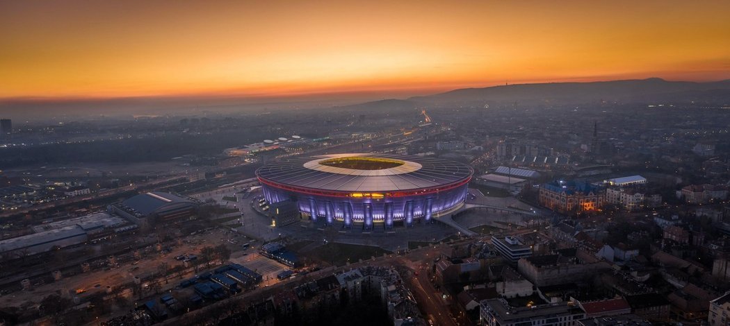 Puskas Arena, jež bude hostit osmifinále Euro mezi Nizozemskem a Českou republikou, v plné parádě