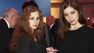 V Soči zadrželi bývalé členky Pussy Riot Aljochinovou a Tolokonnikovovou