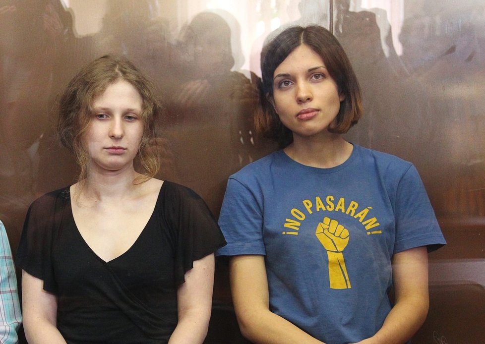 Členky Pussy Riot strávily ve vězení téměř 22 měsíců