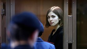 Zatímco osvobozená  Jekatěrina  se v ulicích Moskvy usmívala, Naděžda smutně čekala na návrat do vězení