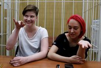 Tři členky ruské skupiny Pussy Riot míří do vězení. Trest mají za narušení fotbalového mistrovství světa