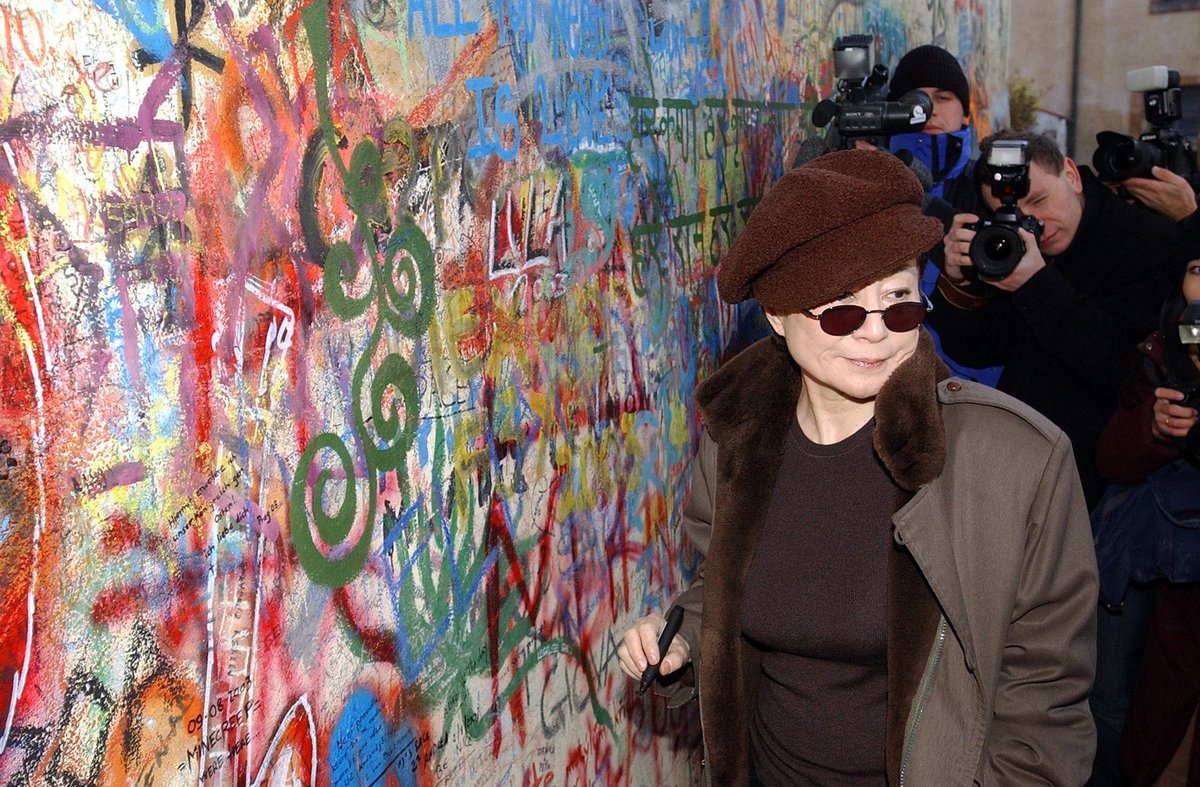 Yoko Ono vyzvala Putina na Twitteru, aby propustil punkerky