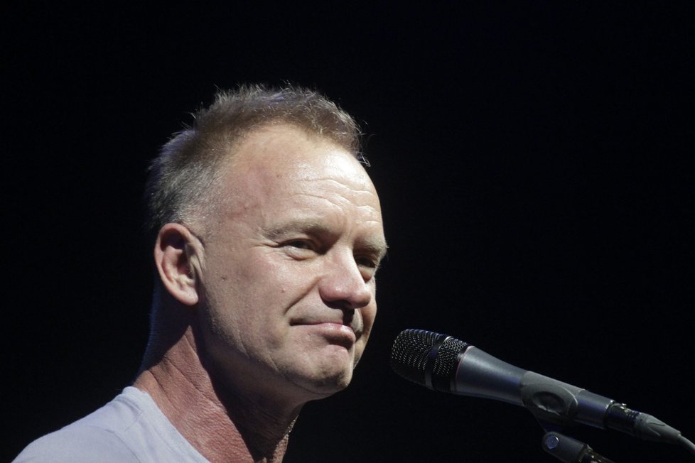 Za propuštění dívčí skupiny je i zpěvák Sting