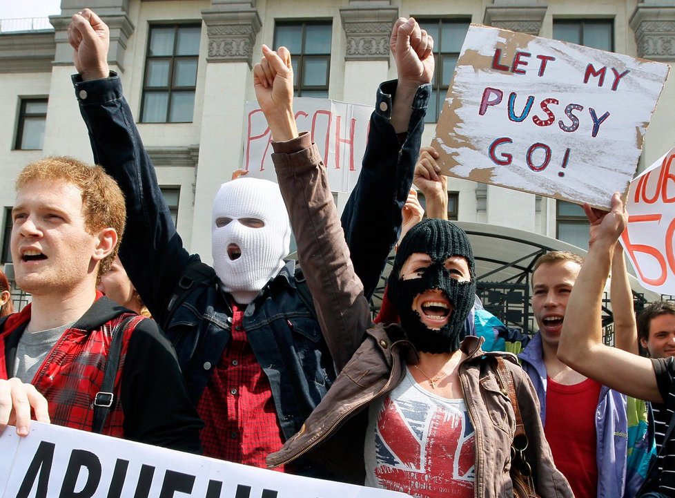 I na Ukrajině se lidé bouří proti uvěznění Pussy Riot