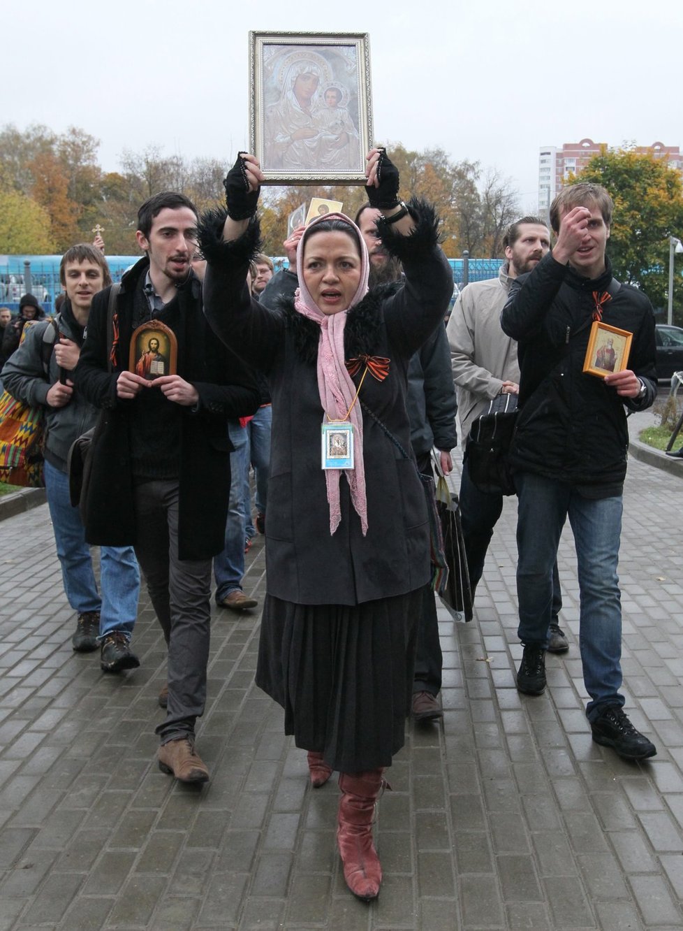 Před soudem protestovali i ortodoxní věřící proti skupině