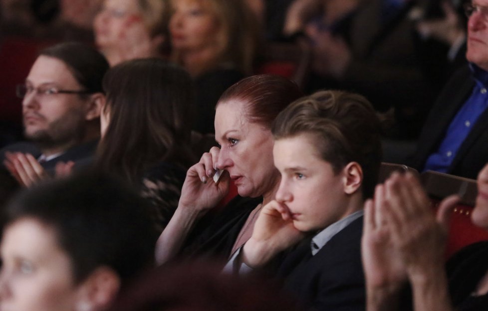Marcela Karleszová se syny Oskarem a Oliverem na obnovené premiéře Draculy v březnu 2015