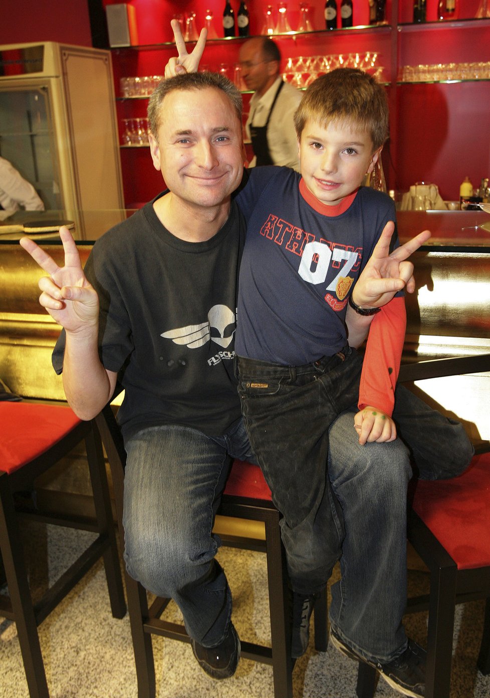 Choreograf a režisér Richard Hes (†50) se synem Oliverem v roce 2006