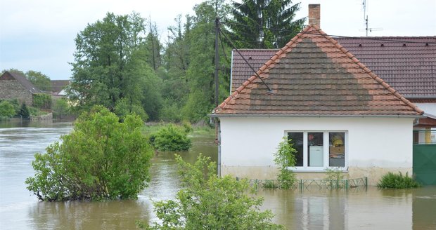 Hladiny řek opět stoupají a hrozí riziko povodní