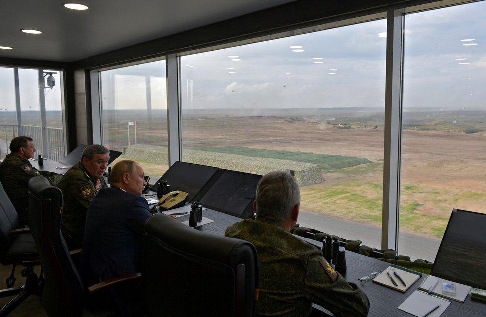 Ruský prezident Vladimir Putin se objevil na vojenském cvičení Západ 2021, kterého se účastnili vojáci Ruska a Běloruska