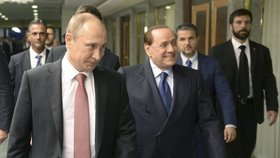 Bývalý italský premiér Silvio Berlusconi a ruský prezident Vladimir Putin