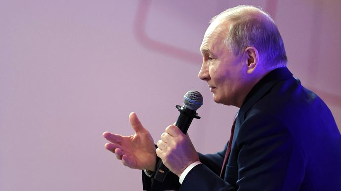 Čas hrdinů: Putinův program rekrutuje válečné veterány do státních funkcí. Čas hrdinů: Putinův program rekrutuje válečné veterány do státních funkcí.