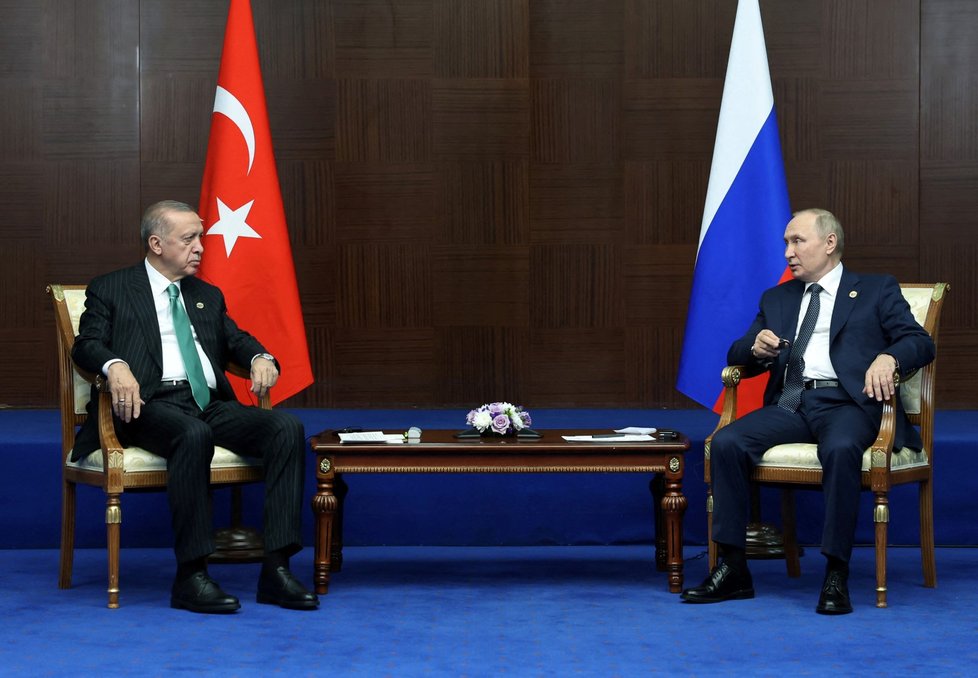 Putin a Erdogan na summitu v Astaně (13. 10. 2022)