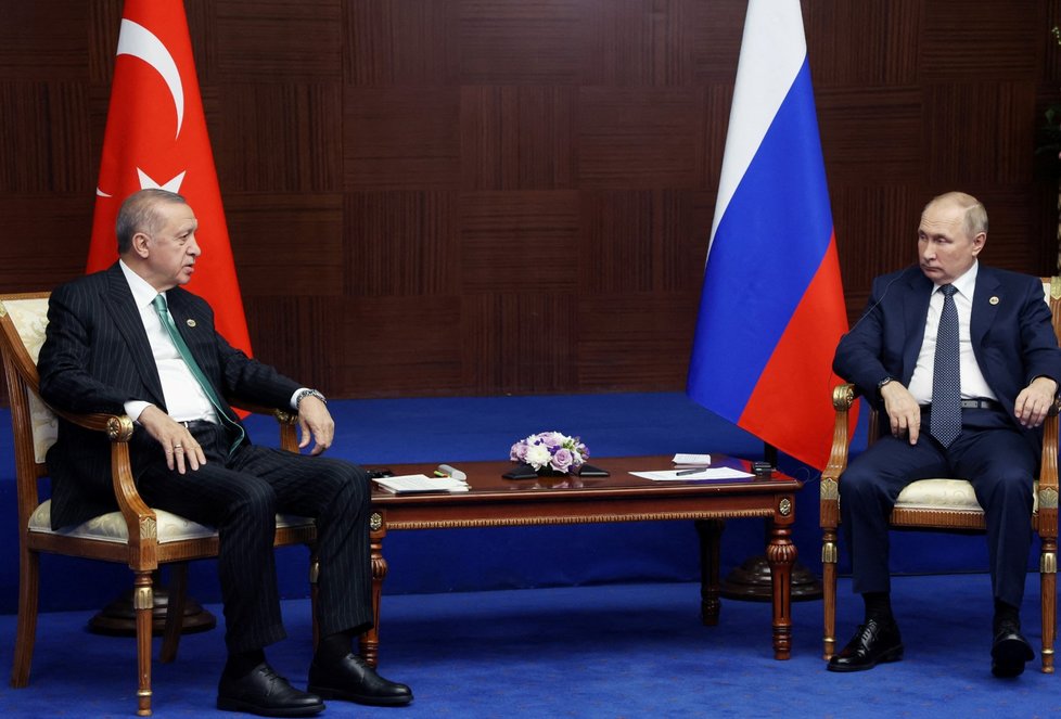 Putin a Erdogan na summitu v Astaně (13. 10. 2022)