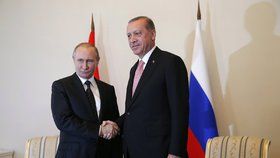 Putin se sešel s Erdoganem už dříve. Nyní si kvůli Sýrii telefonovali