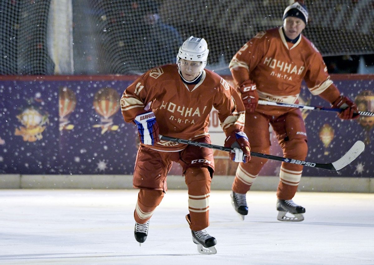 Ruský prezident Vladimir Putin opět vstoupil na ledovou hokejovou plochu