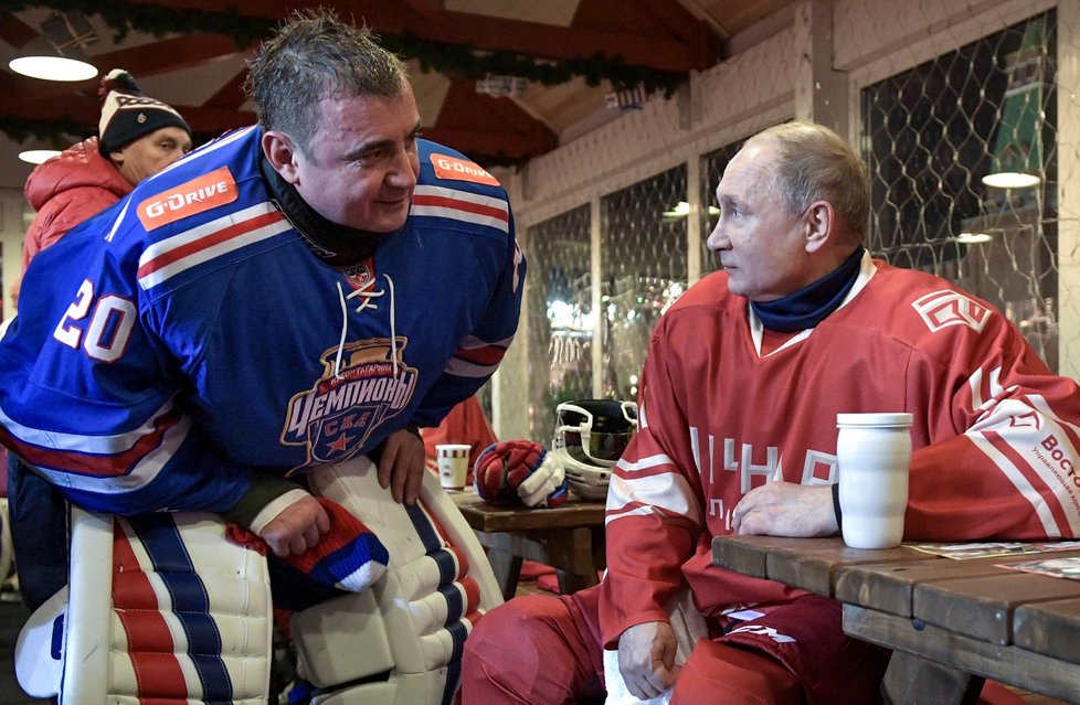 Ruský prezident Vladimir Putin opět vstoupil na ledovou hokejovou plochu