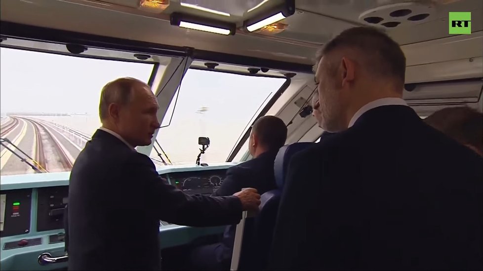 Přepravu po železnici na Krym zahájil prezident Putin (23. 12. 2019)