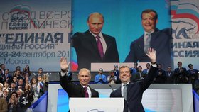 Pravděpodobně \"nový\" prezident Ruska, Vladimir Putin, mává lidu