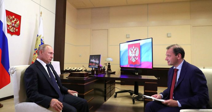 Rozhovor se Sergejem Briljovem neproběhl v Novo-Ogarjovu, nýbrž v dače v Soči (27. 8. 2020).