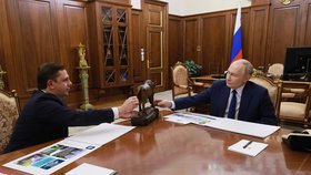 Vladimir Putin dostal sošku zubra od gubernátora Orjolské oblasti (publikováno 16. 2. 2026).