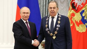 Ruský prezident Vladimir Putin a jeho ministr zahraničí Sergej Lavrov.