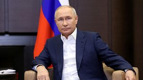 Atomovka na Londýn i třetí světová: Putinovy hlásné trouby hrozí zkázou. Jak funguje propaganda Kremlu?