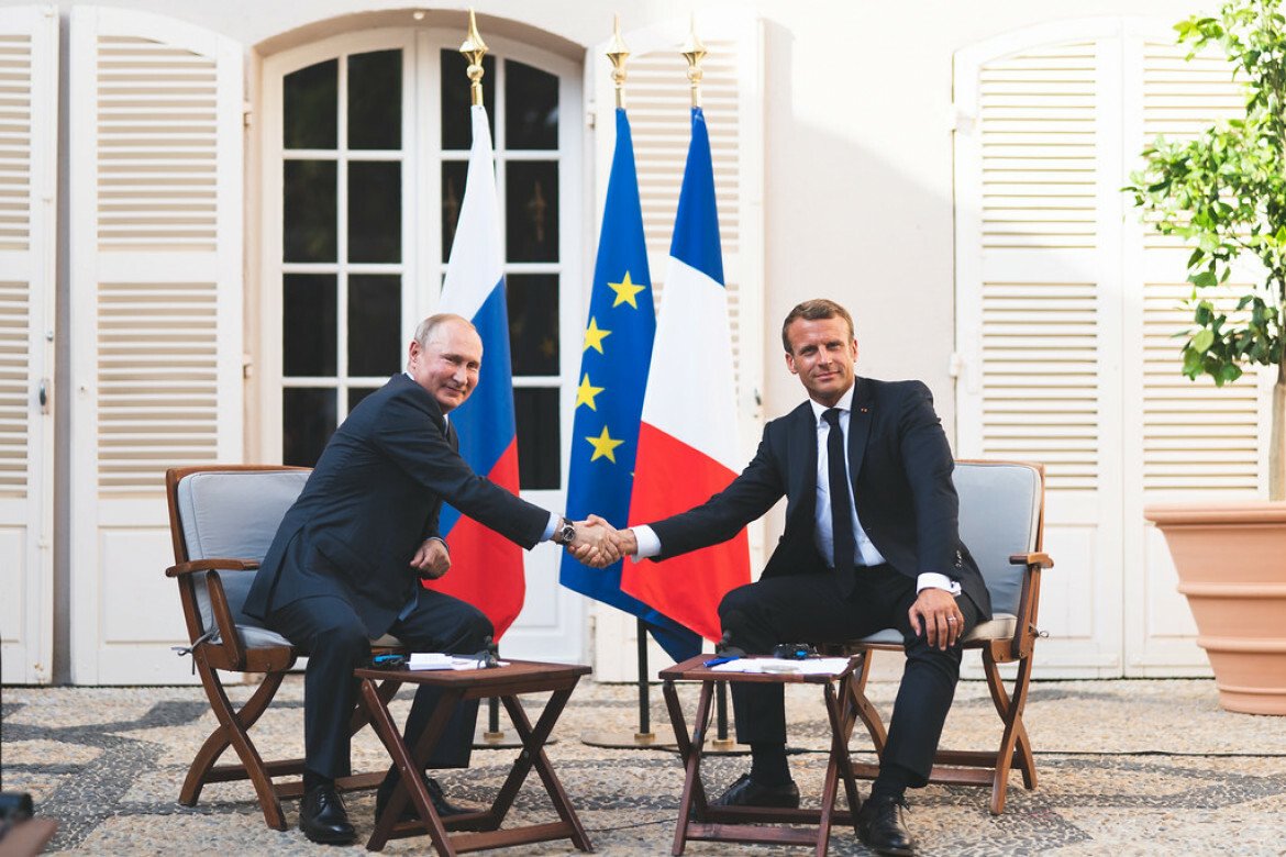 S Putinem se Macron vídal celkem často.