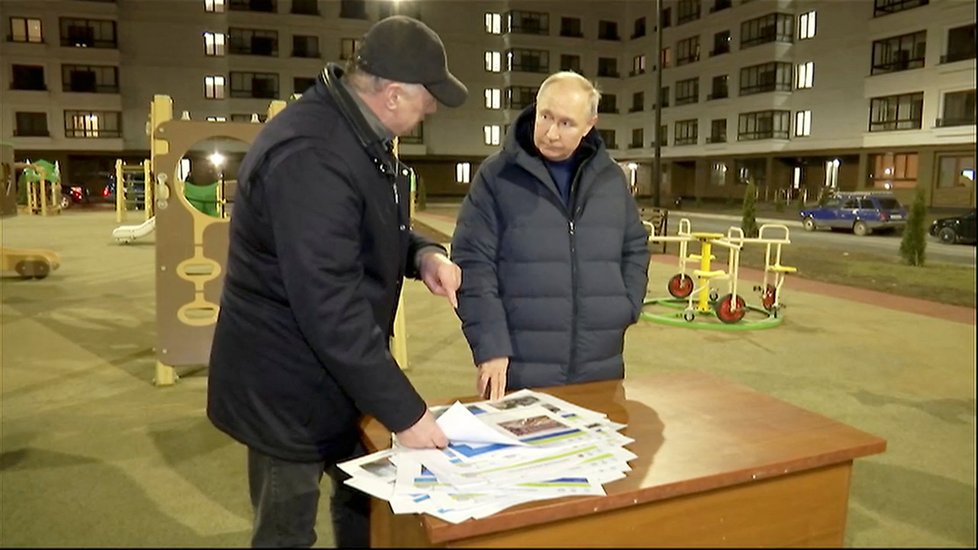 Vladimir Putin v Mariupolu