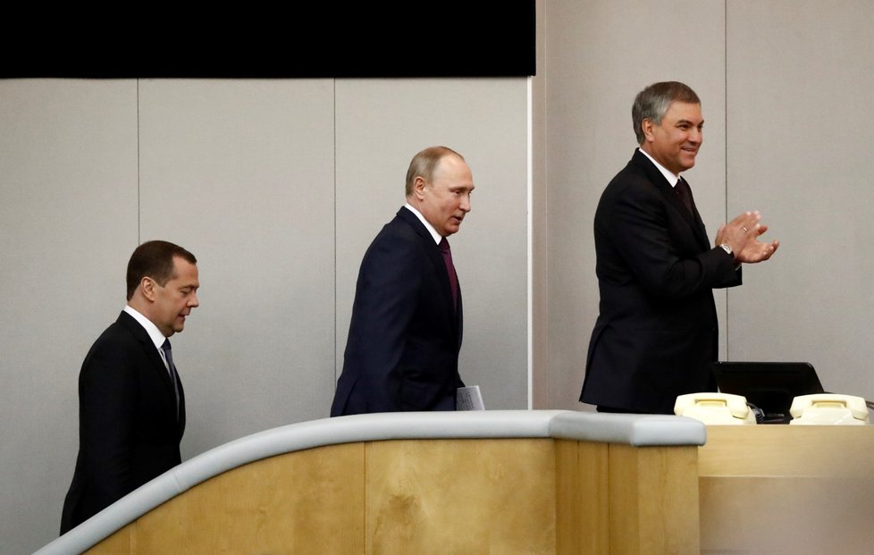 Šéf Dumy Volodin, Putin a Medveděv