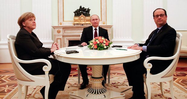 Pět hodin u kulatého stolu: Merkel a Hollande dusili Putina kvůli Ukrajině!