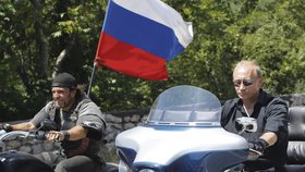 Jsem jedním z vás, snažil se Putin přesvědčit sedm tisíc motorkářů na srazu v Sevastopolu