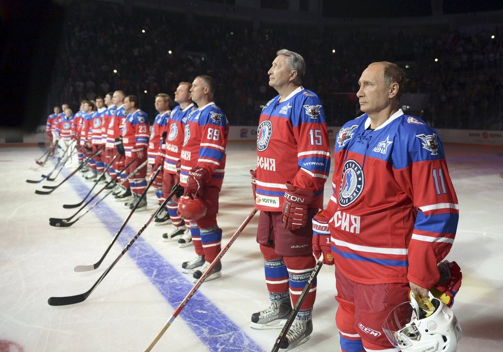 Ruský prezident si exhibiční narozeninový zápas užil. Soupeř mu dovolil nasázet sedm gólů.