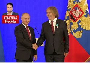 Puškinova medaile od ruského prezidenta Vladimira Putina pro českého písničkáře Jaromíra Nohavicu pohledem Petra Holce