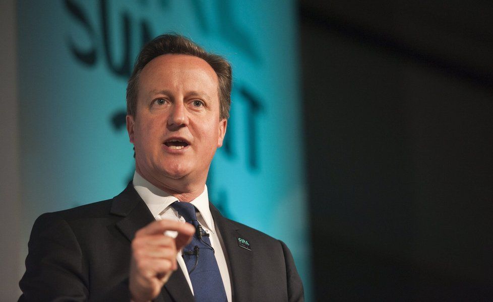 „Dodat jim teď válečnou loď je nemyslitelné!“ přisadil si britský premiér David Cameron (47).