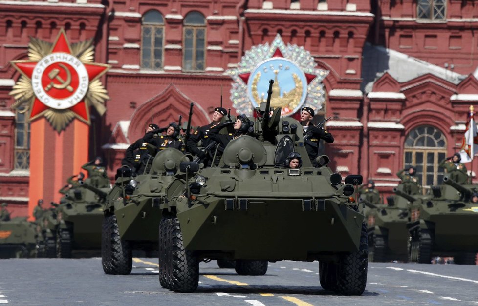 Vojenská přehlídka v Moskvě při oslavách výročí konce druhé světové války