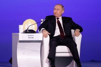 Putinovo zdraví zahaleno tajemstvími: Pochyby o očkování, třas i hlídání výkalů