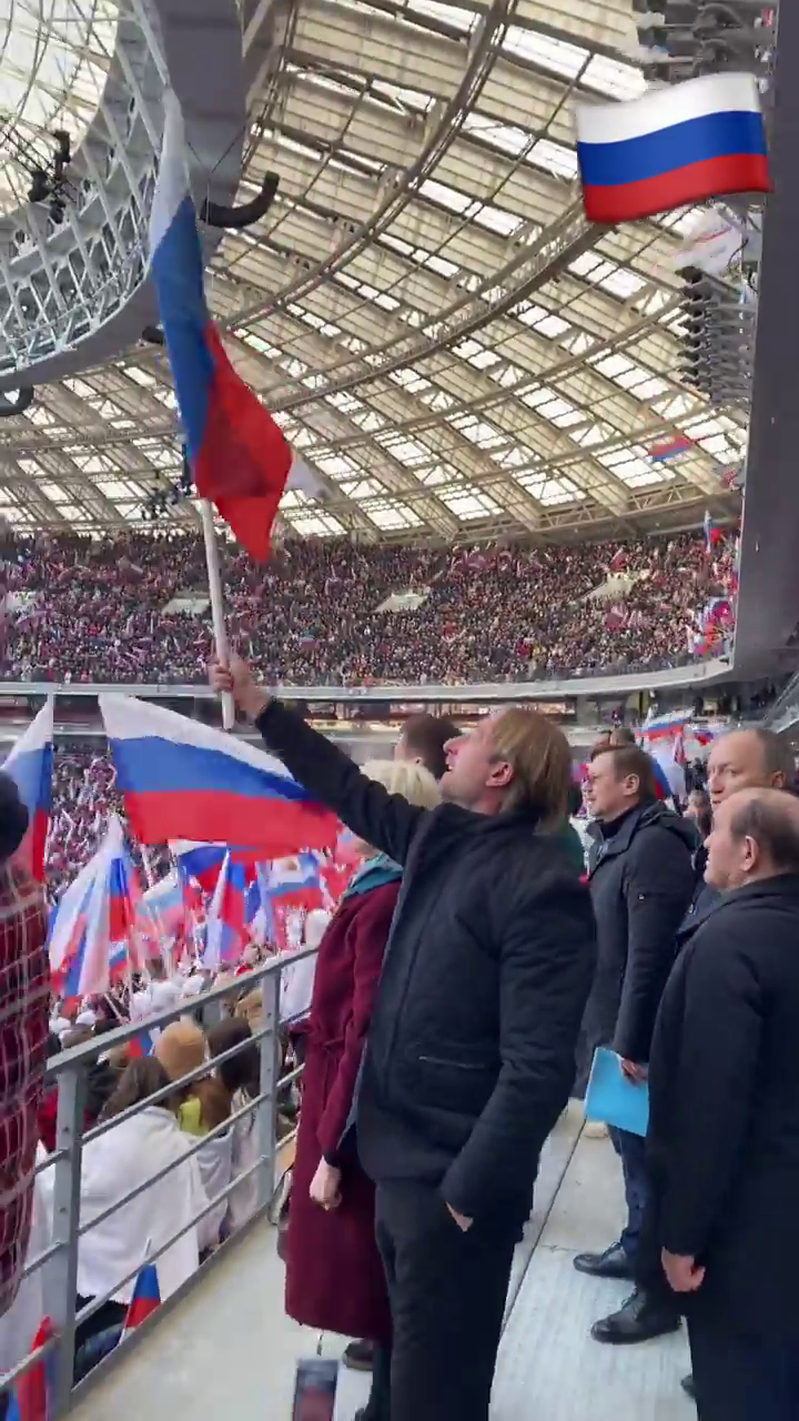 Jevgenij Pljuščenko s přáteli se vydali na stadion Lužniki, aby zde podpořili &#34;mírovou&#34; misi diktátora Putina na Ukrajině