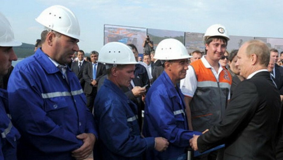 Vladimir Putin coby premiér u otevření nového plynovodu ve Vladivostoku (8. 9. 2011).