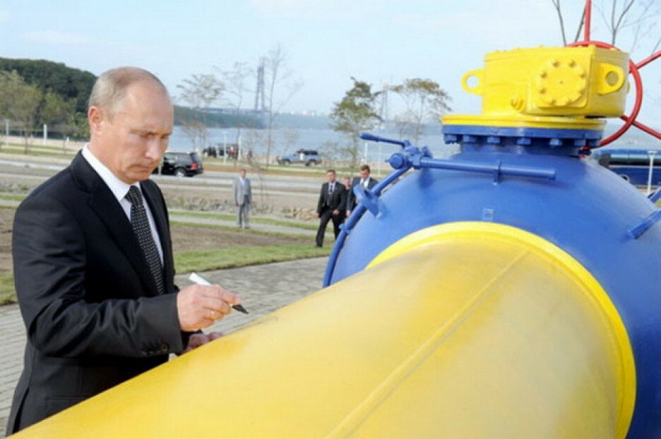 Vladimir Putin coby premiér u otevření nového plynovodu ve Vladivostoku (8. 9. 2011)