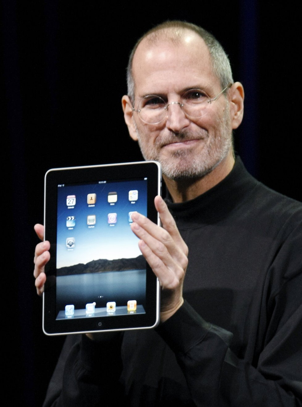 Steve Jobs (56) počítačový magnát.