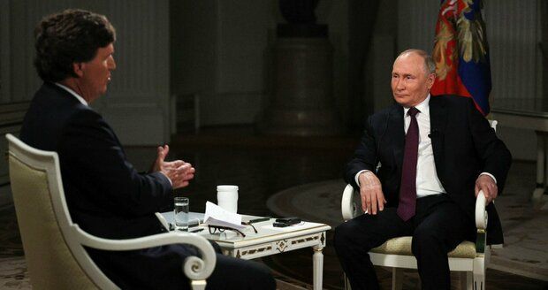 Rusko bude bojovat „až do konce“, tvrdí Putin v rozhovoru s Trumpovým oblíbencem. Co vzkázal Polsku?