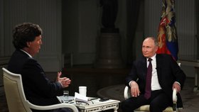Putinův rozhovor s americkým moderátorem Tuckerem Carlsonem