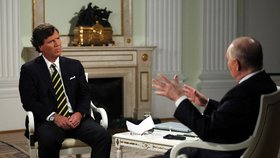Putinův rozhovor s americkým moderátorem Tuckerem Carlsonem