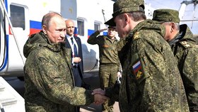 Vladimir Putin a generál Gerasimov, 2019.