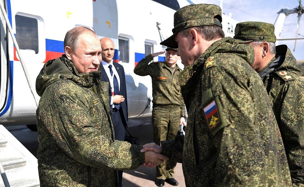 Vladimir Putin a generál Gerasimov, 2019.