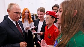 Vladimir Putin v Kaliningradu hovořil ke školákům (1. 9. 2022).
