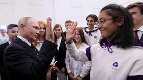 Vladimir Putin v Kaliningradu hovořil ke školákům (1. 9. 2022).
