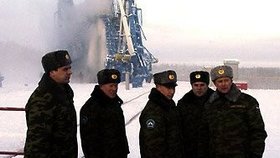 Vladimir Putin u sojuzu na kosmodromu Pleseck (18. 2. 2004).