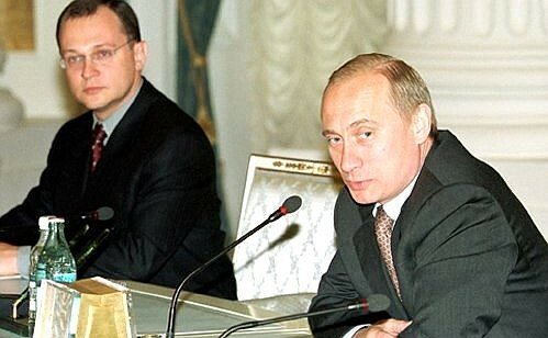 S Kirijenkem Putin spolupracuje dlouho. Snímek z roku 2000, prvního roku jeho vlády.