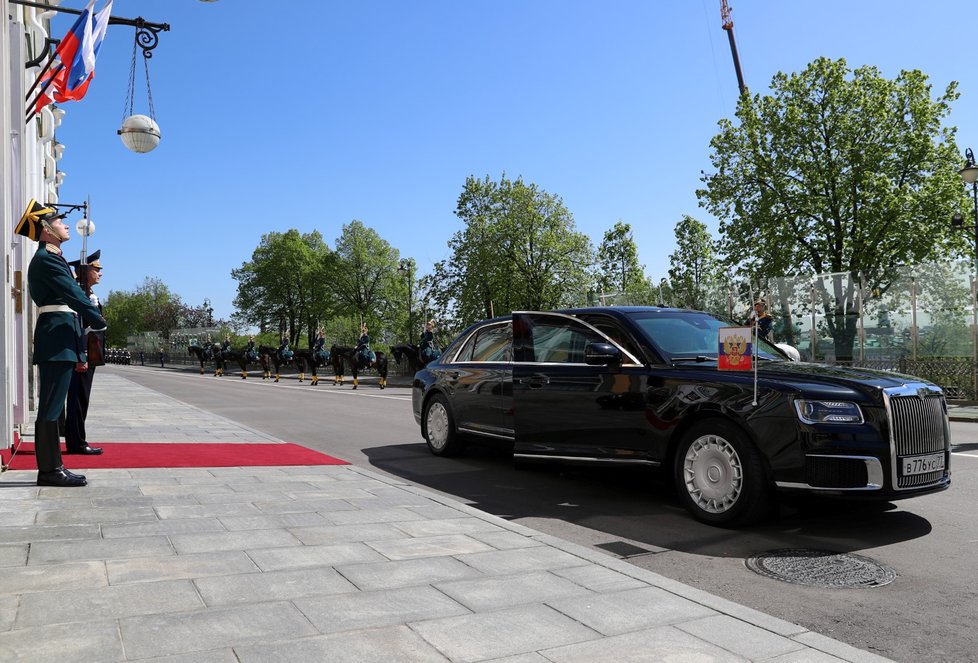 Putin na inauguraci upoutal i novou limuzínou, stála prý miliardy